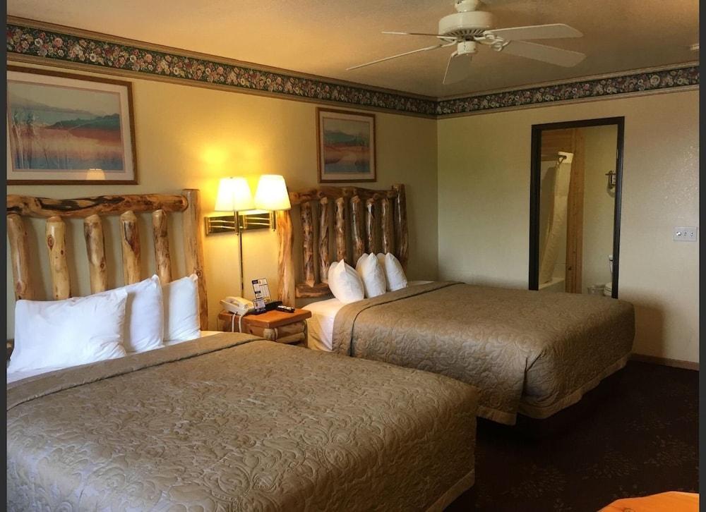 Super 8 By Wyndham Bridgeview Of Mackinaw City Eksteriør billede