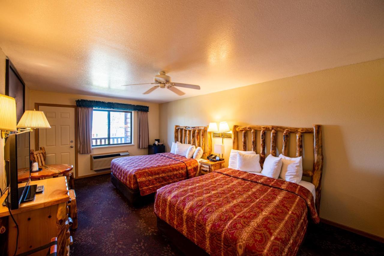 Super 8 By Wyndham Bridgeview Of Mackinaw City Eksteriør billede