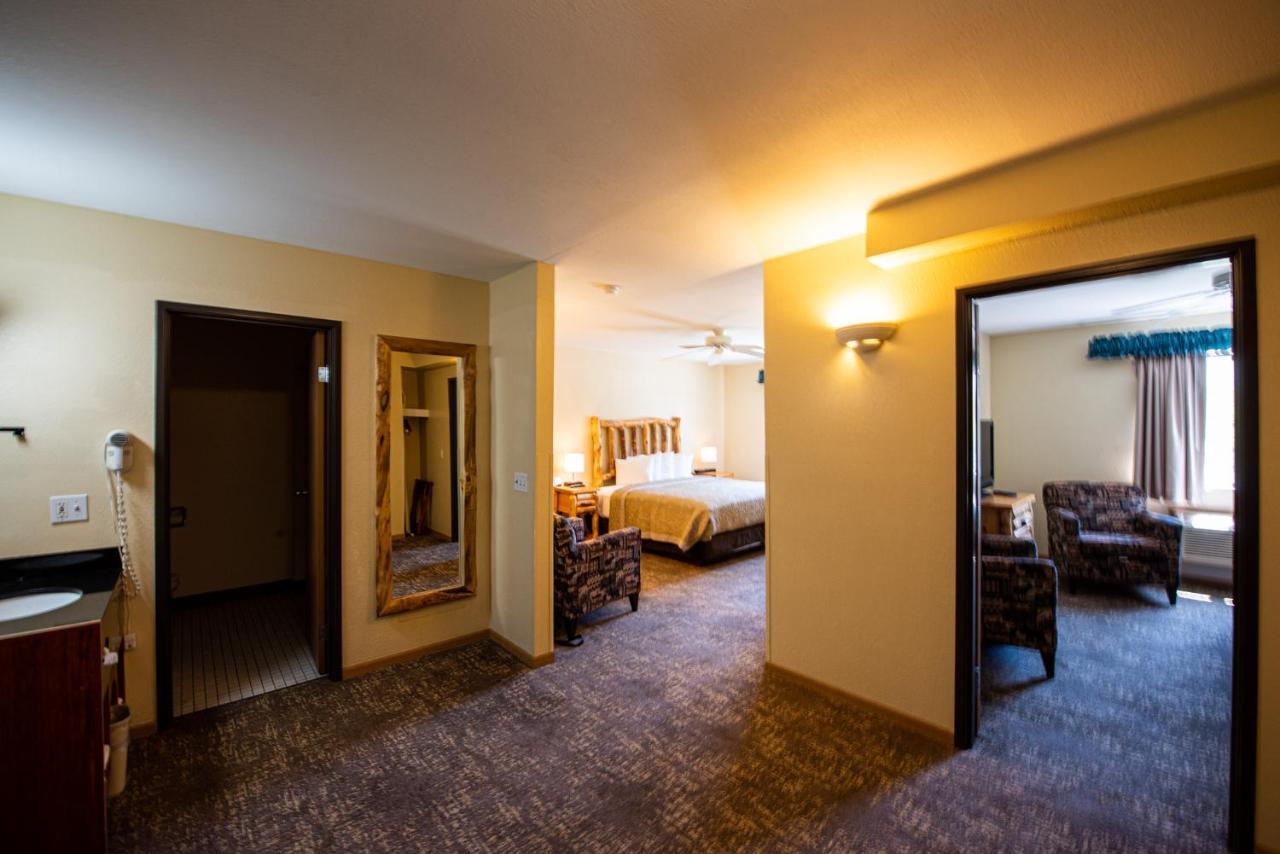 Super 8 By Wyndham Bridgeview Of Mackinaw City Eksteriør billede