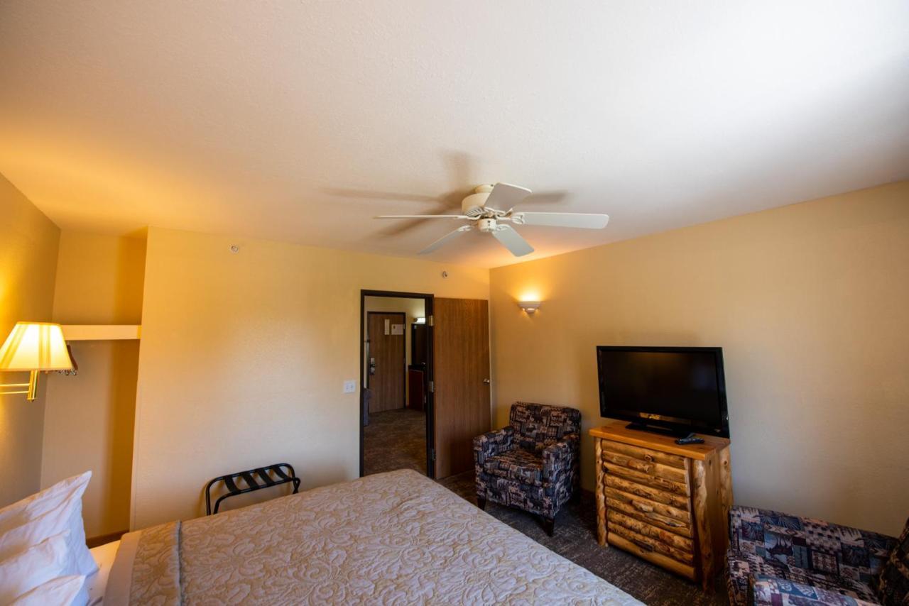 Super 8 By Wyndham Bridgeview Of Mackinaw City Eksteriør billede