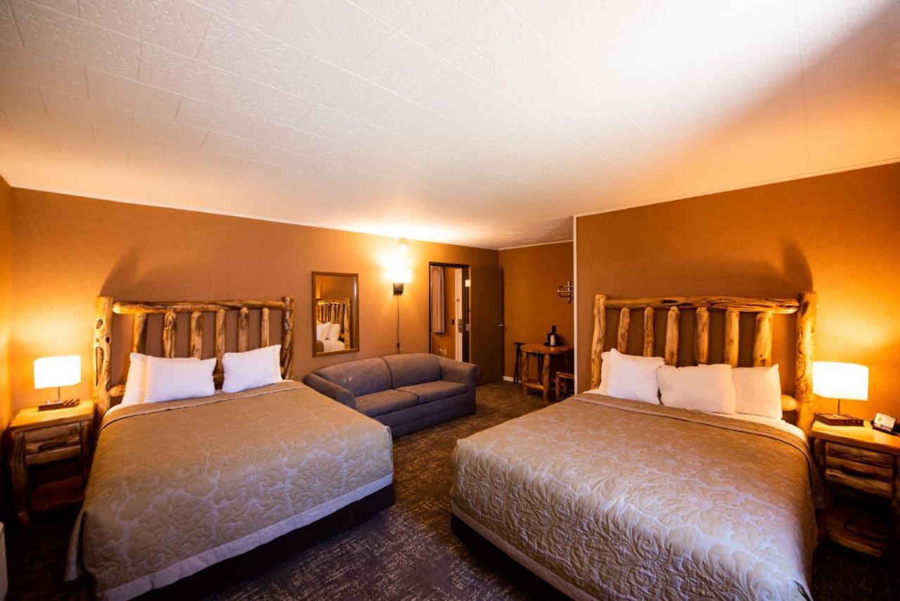 Super 8 By Wyndham Bridgeview Of Mackinaw City Eksteriør billede