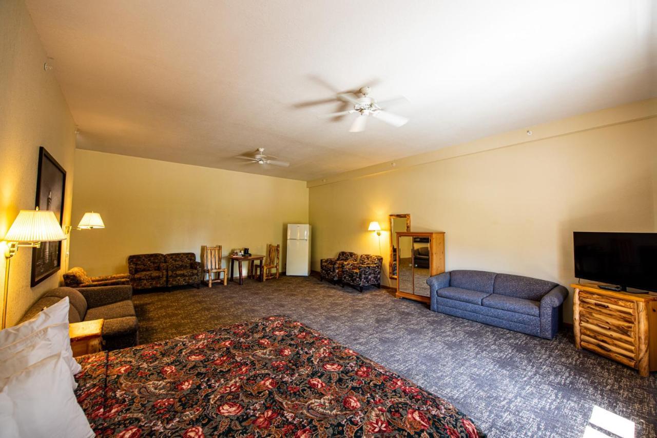 Super 8 By Wyndham Bridgeview Of Mackinaw City Eksteriør billede