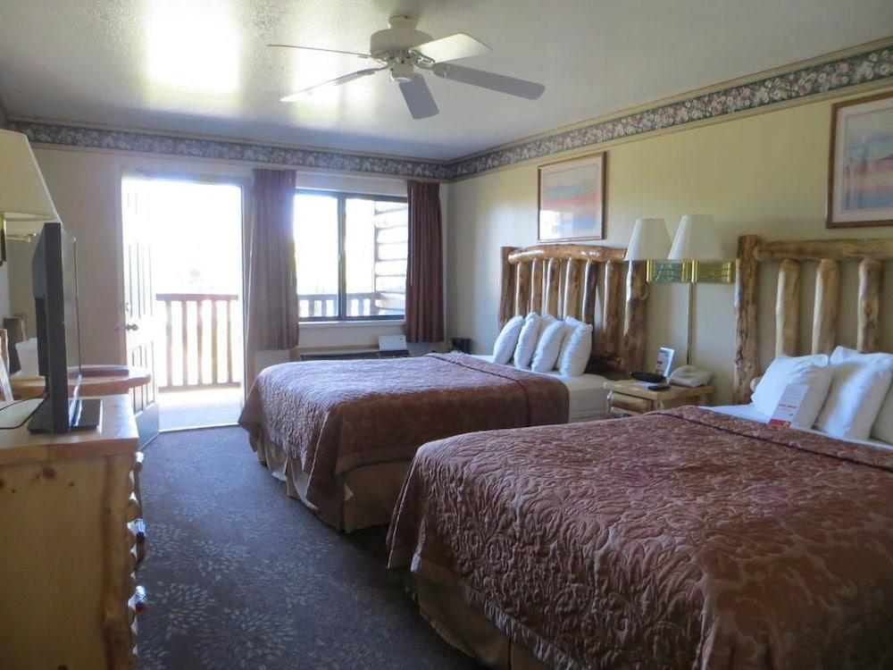 Super 8 By Wyndham Bridgeview Of Mackinaw City Eksteriør billede