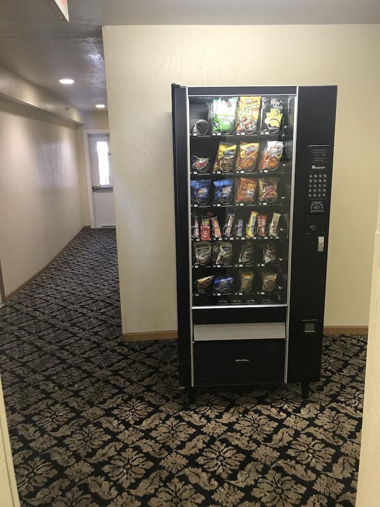 Super 8 By Wyndham Bridgeview Of Mackinaw City Eksteriør billede
