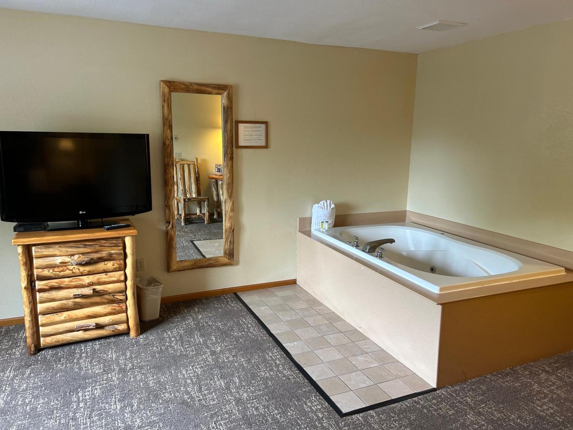 Super 8 By Wyndham Bridgeview Of Mackinaw City Eksteriør billede