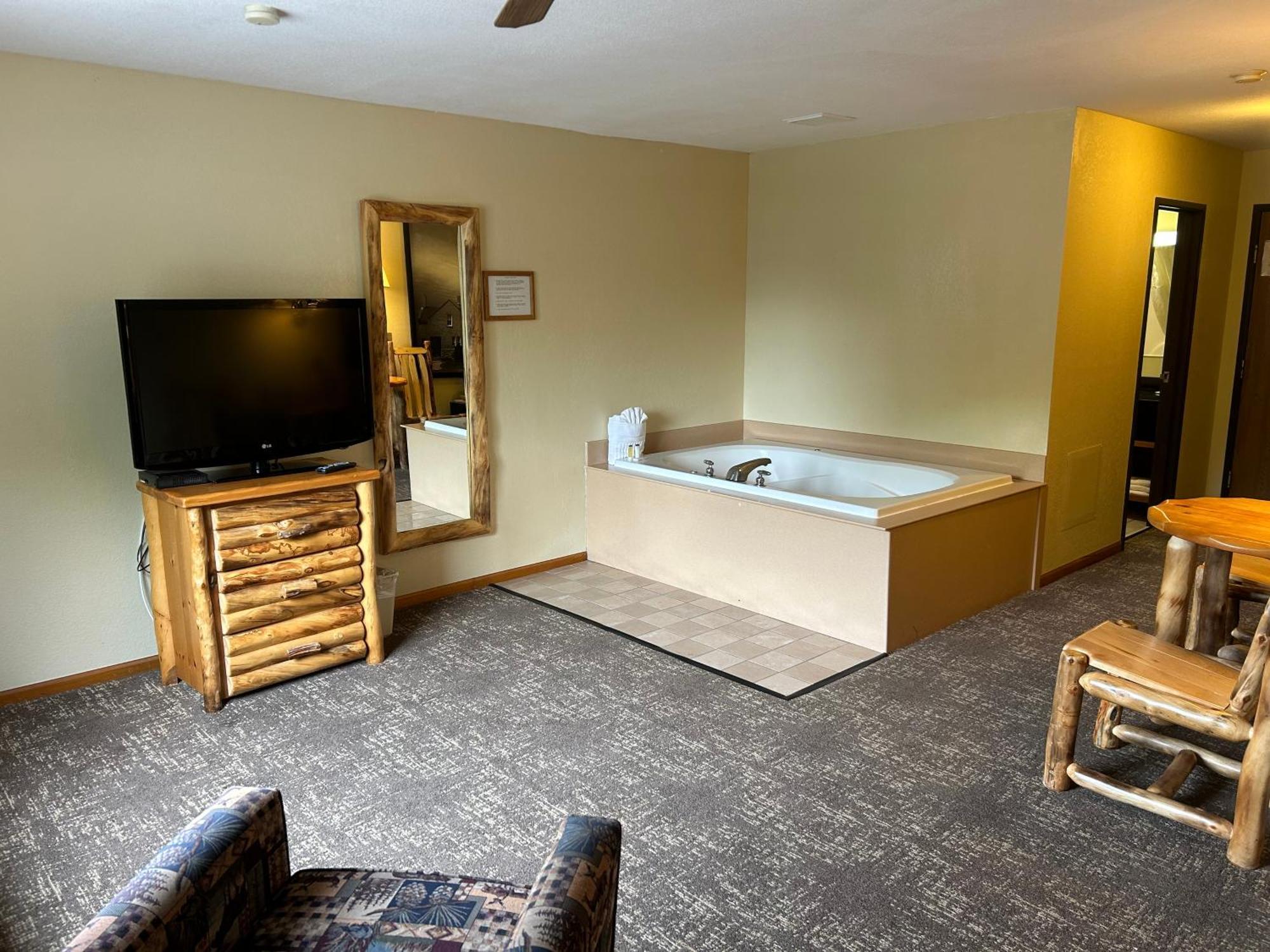 Super 8 By Wyndham Bridgeview Of Mackinaw City Eksteriør billede