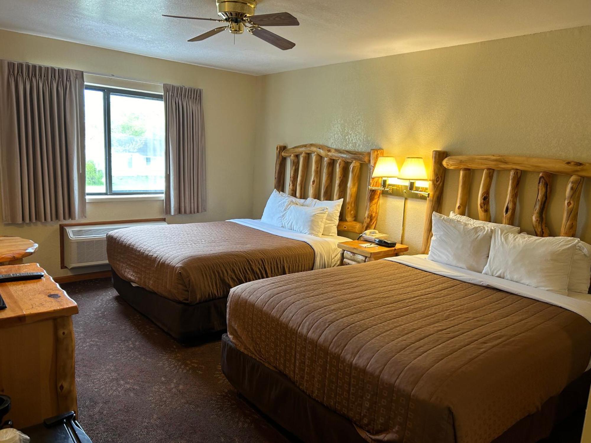 Super 8 By Wyndham Bridgeview Of Mackinaw City Eksteriør billede