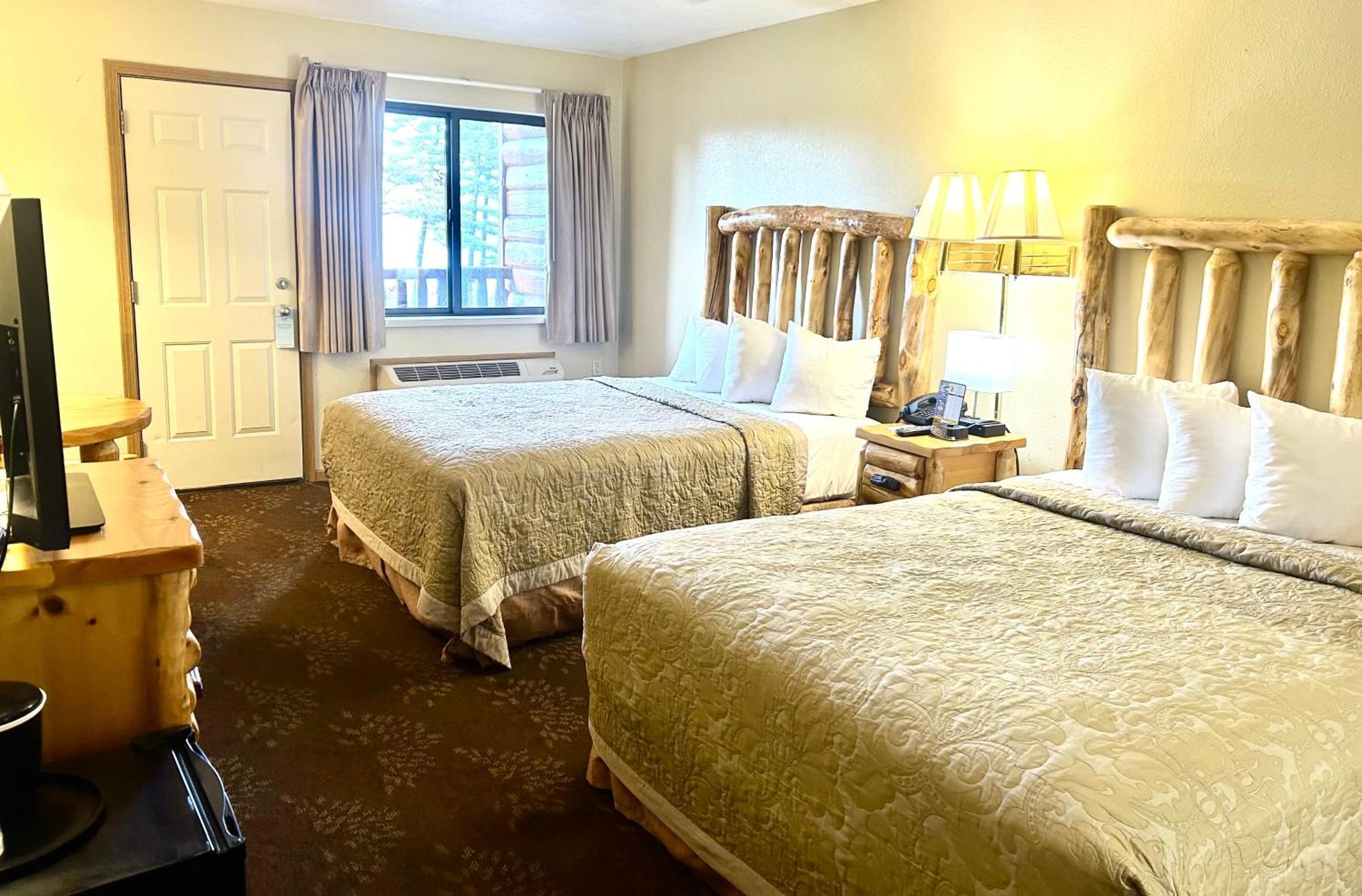 Super 8 By Wyndham Bridgeview Of Mackinaw City Eksteriør billede