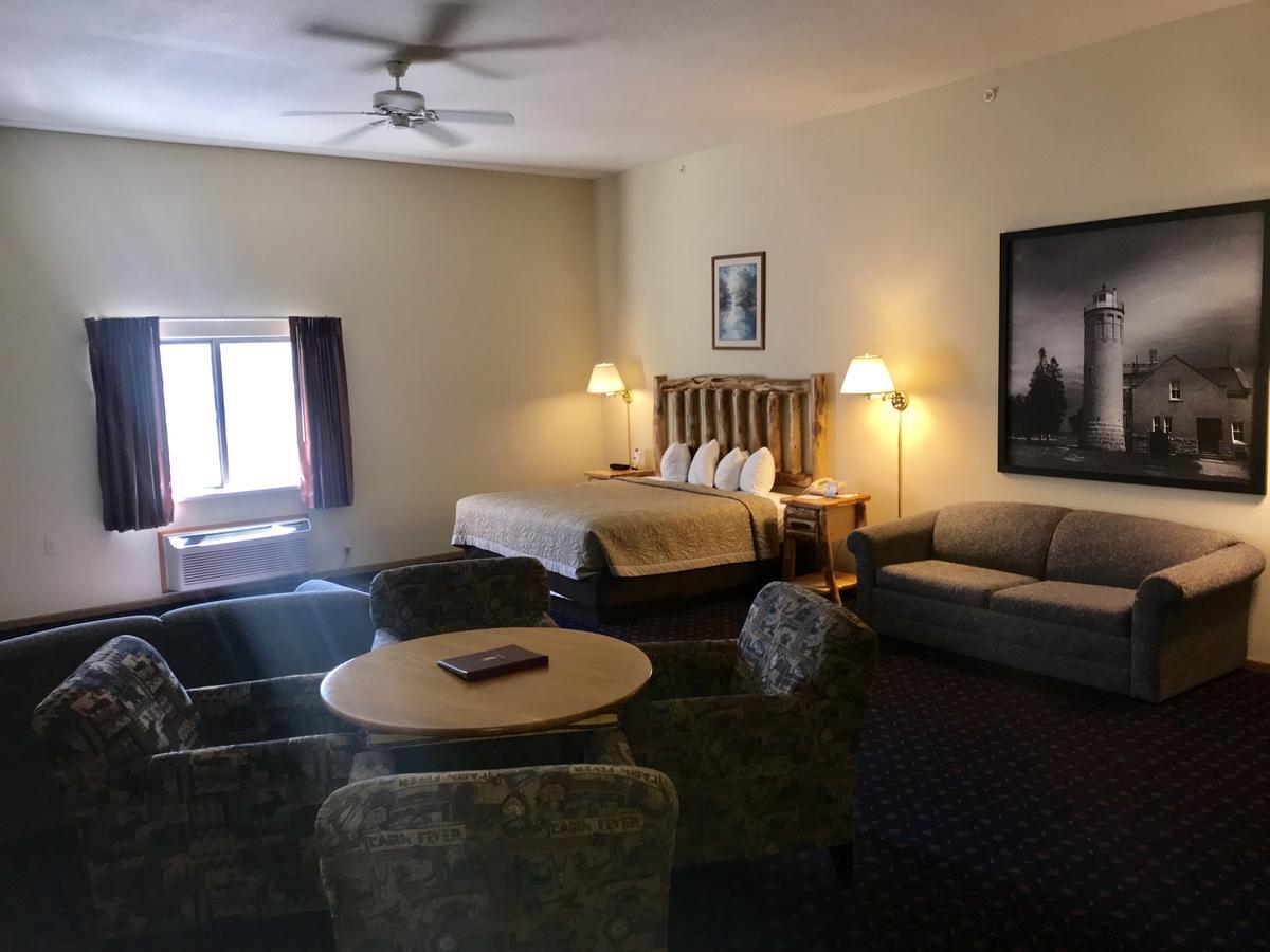 Super 8 By Wyndham Bridgeview Of Mackinaw City Eksteriør billede